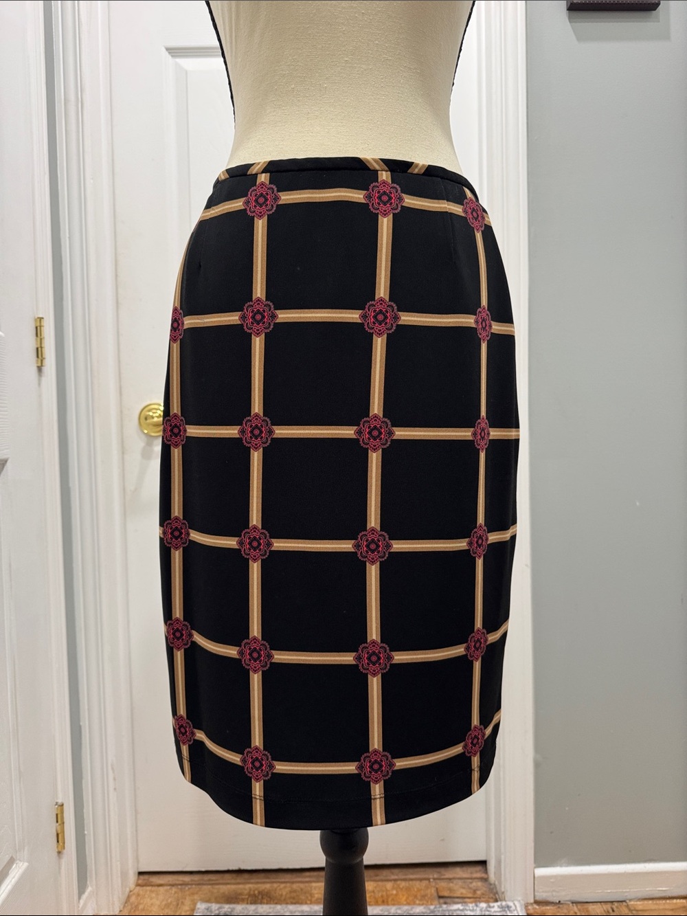 Isaac Mizrahi Black Pencil Skirt with Beige Grid and Pink Rosettes